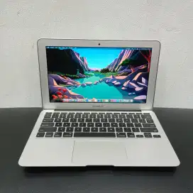 Macbook Air 11-inch 2013 Core i5 - 1.3GHz RAM 4GB SSD 128GB (SECOND)