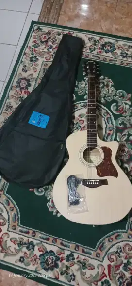 Dijual Gitar akustik