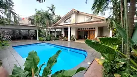Rumah Luas Ada Kolam Renang di Cipete Jakarta Selatan
