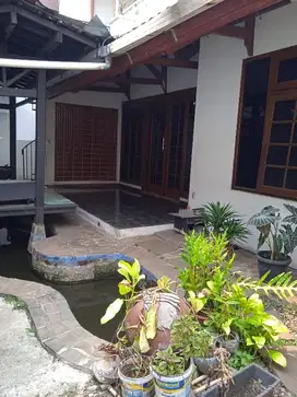 Rumah Pinggir jalan cocik vuat usaha