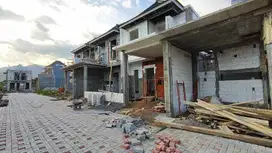 Rumah Villa 3 Lantai Private Pool View Indah 2 Menit Alun Alun Batu