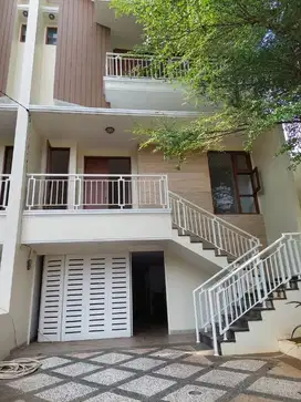 rumah bagus di Pejaten dijual 6,5 M