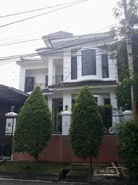 Rumah 3 Lantai Mau Terjual Cepat di Pondok Indah Jakarta Selatan