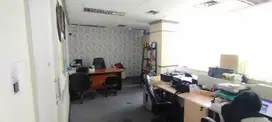 DIJUAL RUANG KANTOR WISMA STACO UNIT JARANG ADA KONDISI SEMI FURNISH