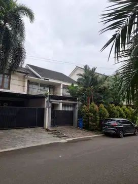 Rumah 2 Lantai Rapih Terawat di Pondok Indah Jakarta Selatan