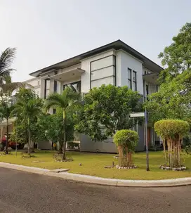 Rumah Alam Sutera Magnolia Rapi Cantik with swimming pool