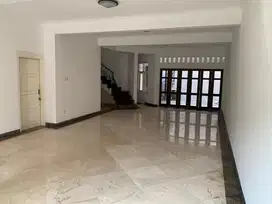 Rumah 2 lantai siap huni, arteri pondok indah.Jakarta Selatan