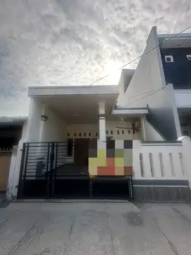 Rumah 1,5 Lantai Dalam Perumahan di Tuparev Karawang Barat