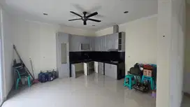DIJUAL RUMAH GREEN LAKE CITY FULL BANGUNAN SUDAH RENOV