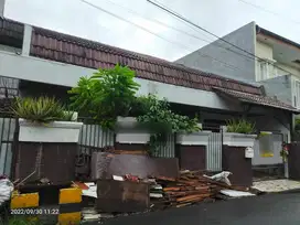 Dijual rumah tua jalan Duyung rawamangun jakarta timur