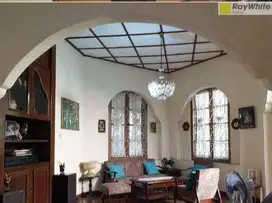 Rumah Asri Lokasi Strategis di Menteng