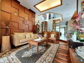 Jagakarsa, luas 1000 m2 Rumah Modern Tropis di Jagakarsa