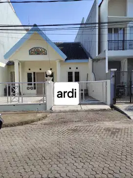 Rumah 1.5 lantai, 8x20 Taman Royal 1