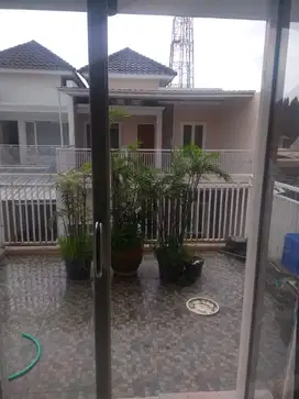 Rumah 2 Lantai di Perum Simpang Pesona Wisnuwardhana Sawojajar