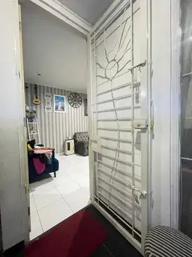 Dijual rumah terawat siap huni di Istana Regency Sudirman