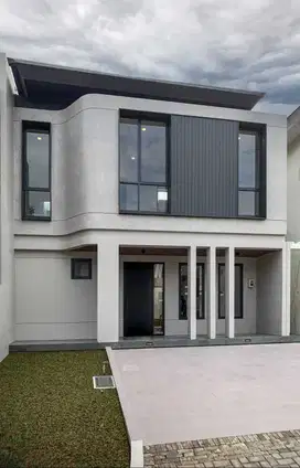 Dijual rumah 2 lantai di Legenda Wisata Dibangun dengan konsep modern