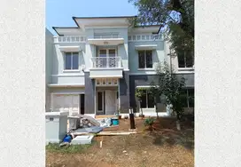 Rumah lebar 9 Mtr,Kamar 4+1 baru di renov lgs bisa di huni - murah bgt