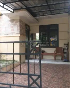 DI JUAL RUMAH  BAGUS DAN TERAWAT DI. BINTARO