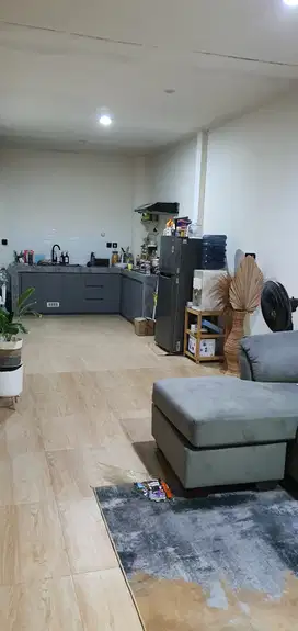 DISEWAKAN RUMAH TYPE 2 LANTAI SUDAH FULL FURNIS AREA LIPPO CIKARANG