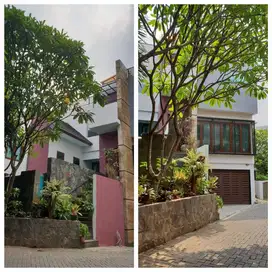 Rumah dijual murah 3 Lantai ada kolam renang