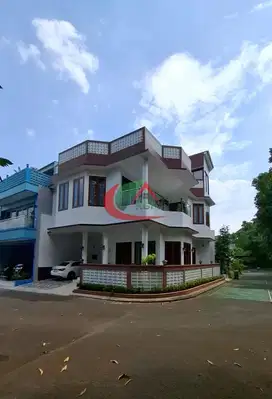 Dijual rumah legenda wisata cibubur. 3 lantai hoek