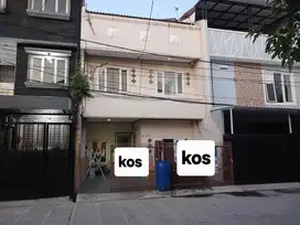 Rumah kos, 3 lt, dekat mall kelapa gading