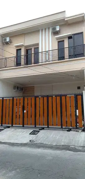 Rumah Homey Nginden Intan dekat semolowaru klampis