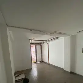 dijual rumah 3 lantai ready unit di hertasning baru