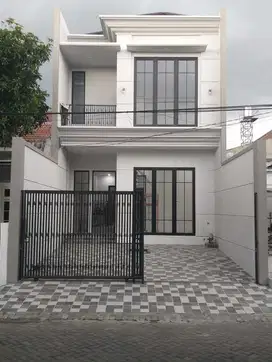 Rumah bagus American Style di Manyar Jaya Sby, strategis, murah