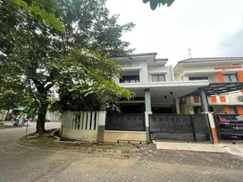 Rumah 2 lantai siap huni di central park a yani