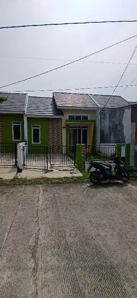 Rumah Di jalan utama di jual over kredit 38jt lokasi cileungsi