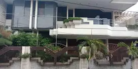 rumah mewah 2 lantai di Dharmahusada Indah Blok M