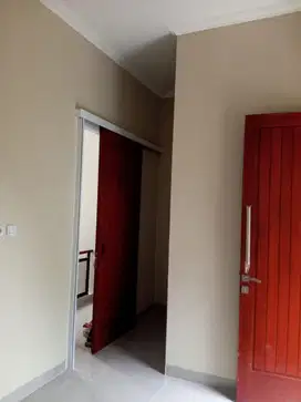 Rumah Murah Strategis Dekat Stasiun Bebas Banjir Tingkat 2 Lantai