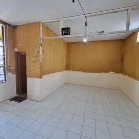 Rumah semi furnished 2 carport di singgasana Pradana bandung