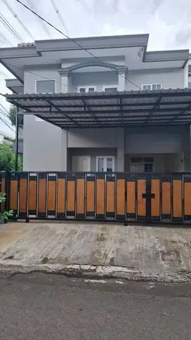 Dijual Rumah hoek renovasi baru di sektor 1G Gading Serpong Tangerang