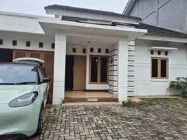 Rumah baru Renovasi anti banjir dengan lokasi strategis (NEGO)