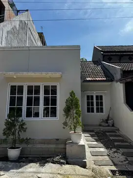 DIJUAL RUMAH DI TAMAN KENARI JAGORAWI