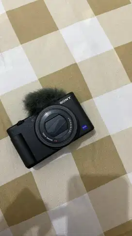 Dijual Sony ZV-1 — Kamera Vlog Favorit, Baru Pakai Sebulan!