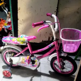Sepeda anak cewe uk 12