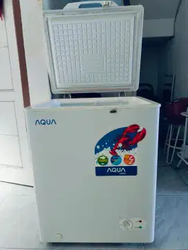 Freezer Box Aqua 106L Kondisi Mulus Harga Nett