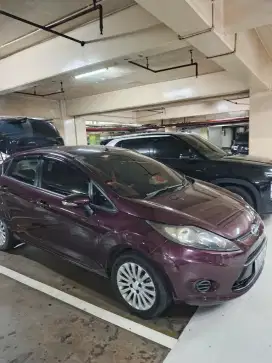 Mobil Ford fiesta