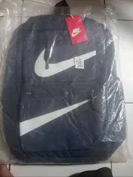 Tas Sekolah Nike Besar