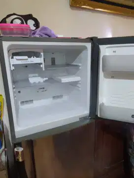 Kulkas LG dan kulkas Sharp sama sama 2pintu