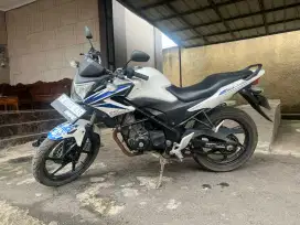 motor honda CB150R