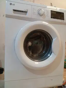 LG Mesin Cuci Front Loading 8 kg FM1208N3W