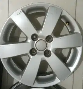 velg oem swift R15 pcd 4x100 et 45