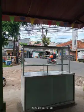 Etalase ukuran 2 meter