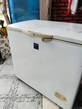 Freserbox Sharp 200liter normal beku siap pakai mulus terawat