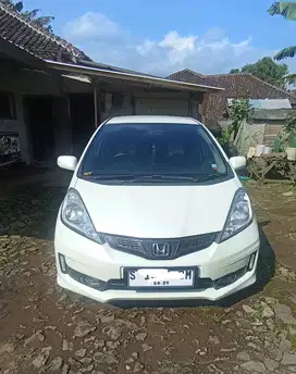 Honda jazz Ge8 1.5 E AT (CKD) tahun pembuatan 2011 MANUAL