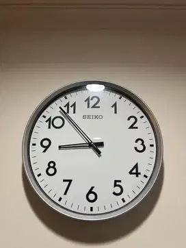 Jam Dinding Seiko diameter 42cm qxa560s